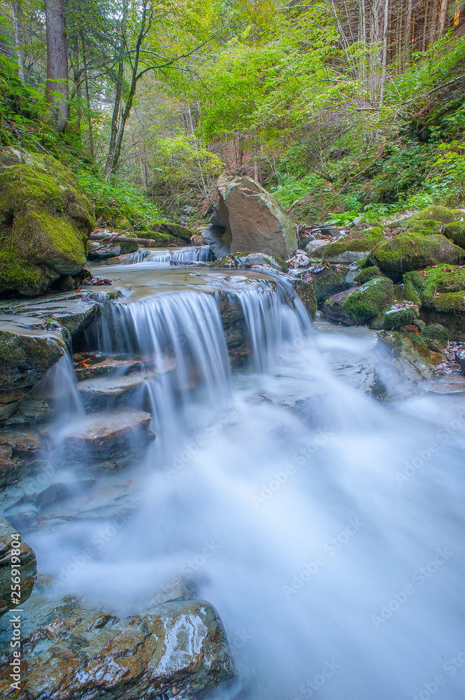 Fototapeta premium River Falls in autumn