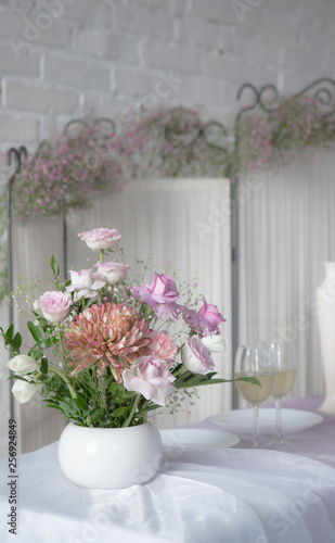 The decor of roses and baby's breath on a white brick wall background
