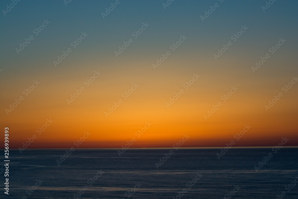 静かな海の夕暮れ 静かな海の夕暮れ