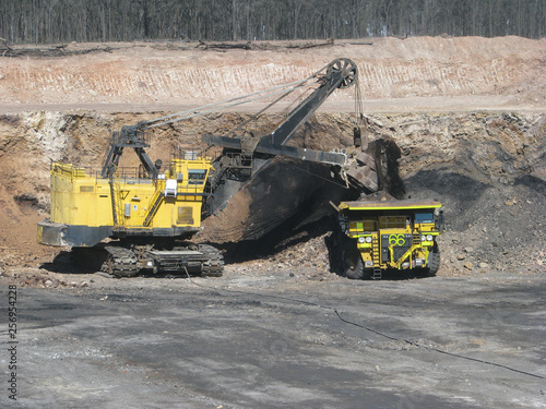Shovel loading truck