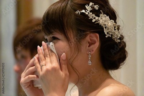 結婚式　涙を流す新婦 photo