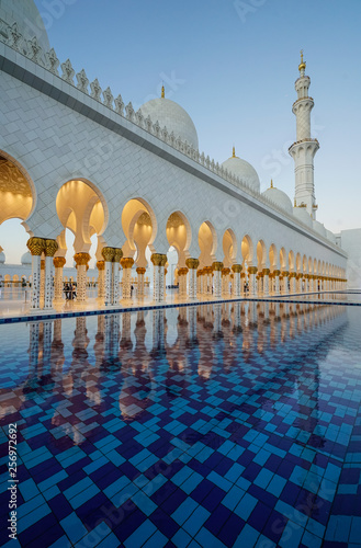 sheik zayid mosque in abu dhabi