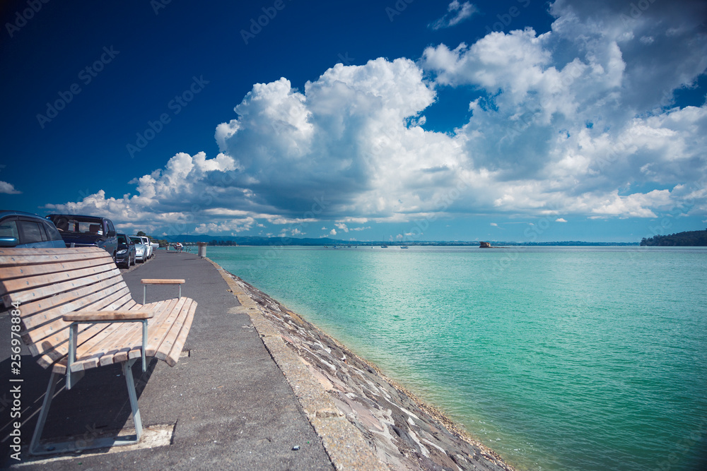 Obraz premium Water front by harbour bridge - Auckland, New Zealand