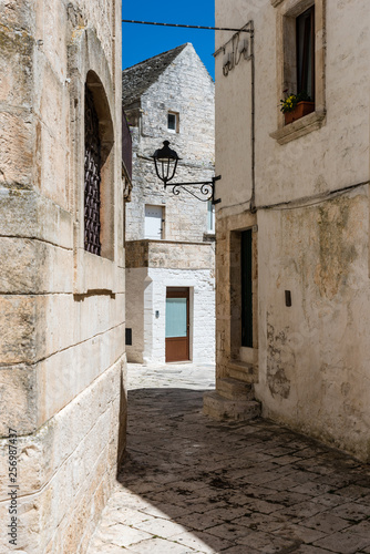 Fototapeta Naklejka Na Ścianę i Meble -  Walking in Locorotondo. Narrow streets and white houses. Dreamlike Puglia, Italy