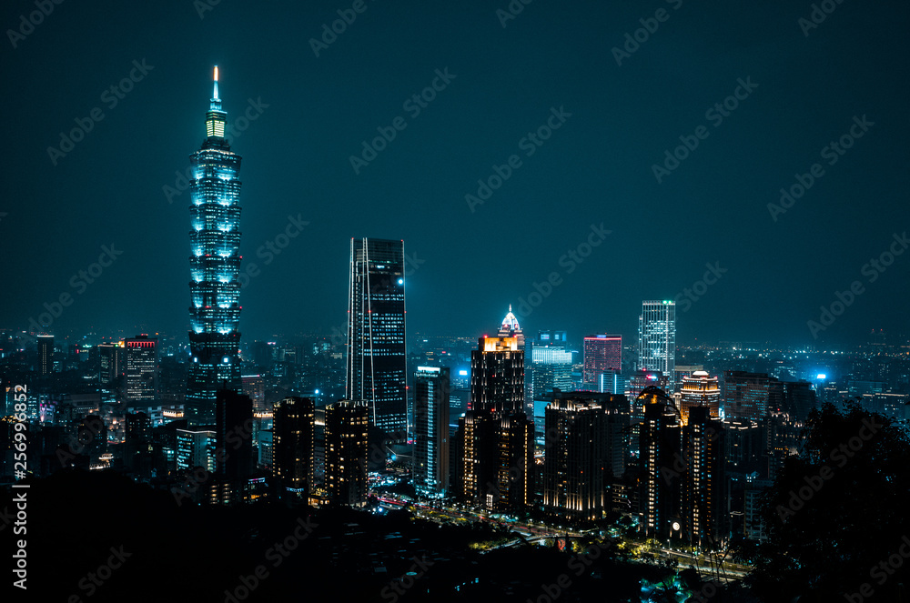 Obraz premium Piękna panorama Tajpej w nocy. Tajwan, Azja