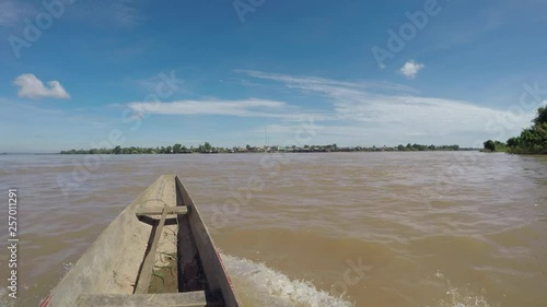 Collection Asie : Laos à bord d'une barque de pêcheur photo