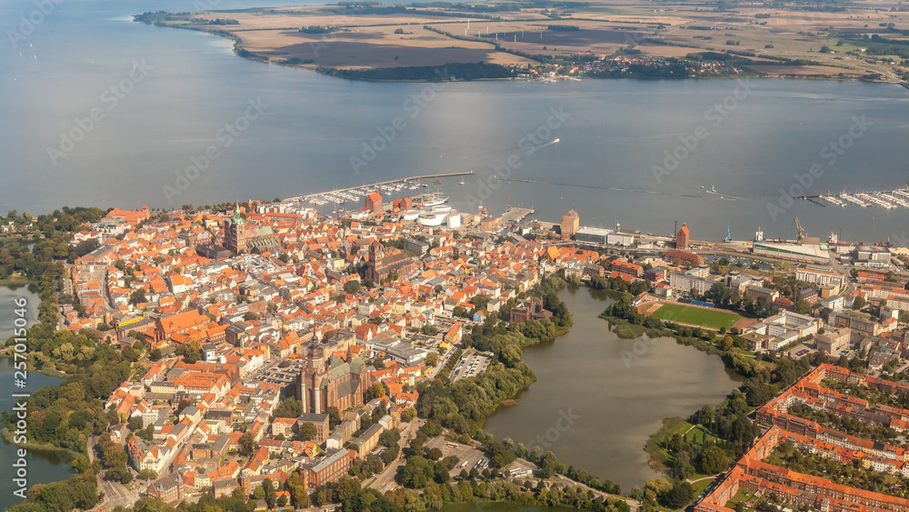 Fototapeta premium Stralsund - Luftaufnahme