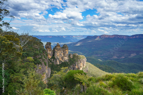 three sisters in katoomba, blue mountains, australia 8