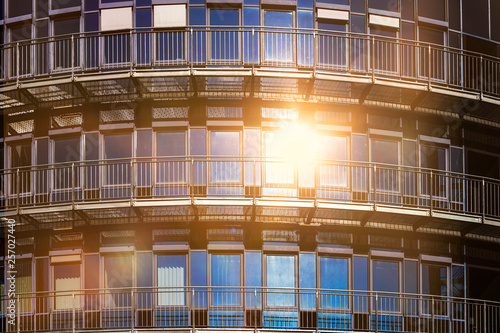 Gebäude Fassade im Sonnenlicht