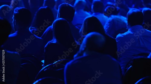 Wallpaper Mural Audience listens to the lecturer at the conference Torontodigital.ca