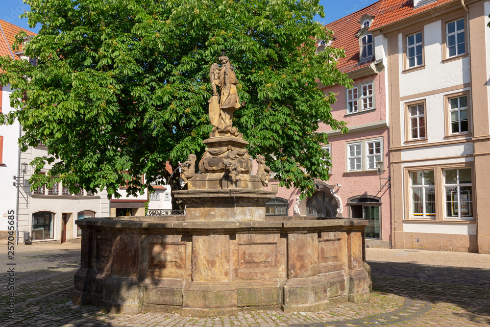 Der Schellenbrunnen auf dem Hauptmarkt in Gotha, Thüringen, Deutschland