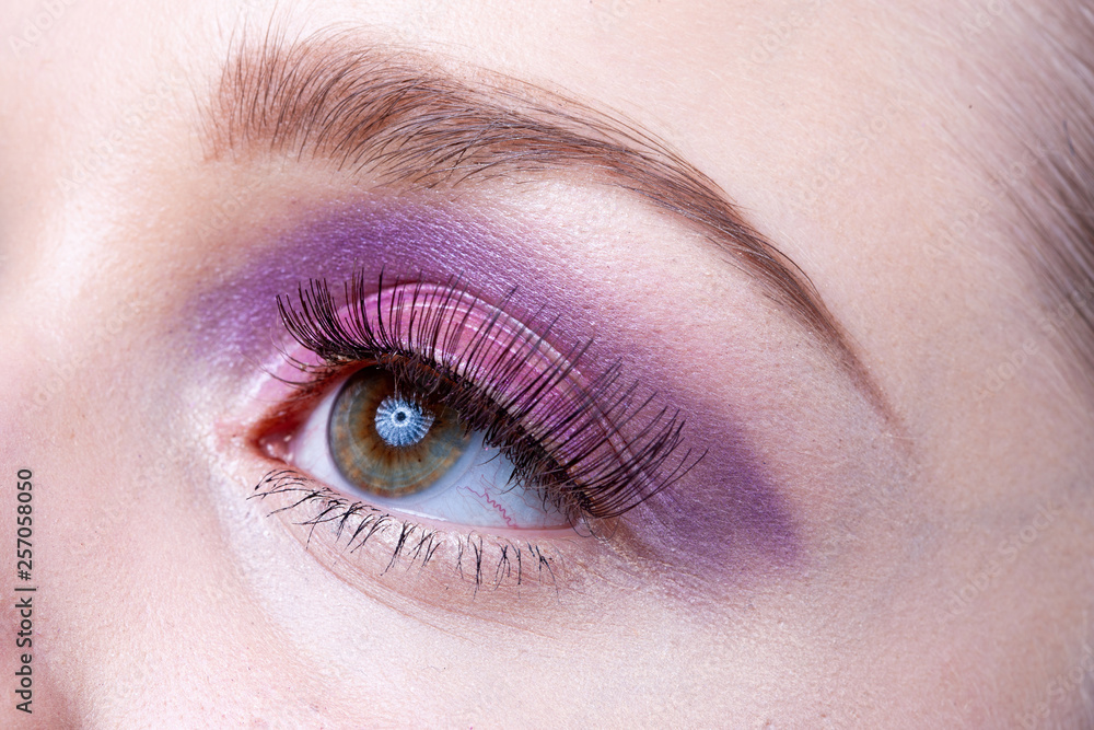 Obraz premium Close-up of the eye with artificial eyelashes.