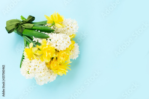 Fototapeta Naklejka Na Ścianę i Meble -  hyacinth and daffodils