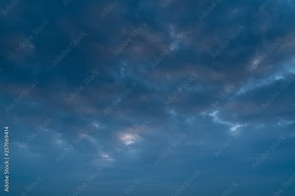 Obraz premium Cloudy sunset sky background