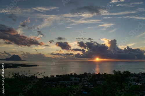 Fototapeta Naklejka Na Ścianę i Meble -  Le Morne sunset - Mauritius Island 