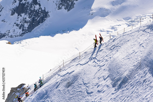 Esquiadores en Descenso 