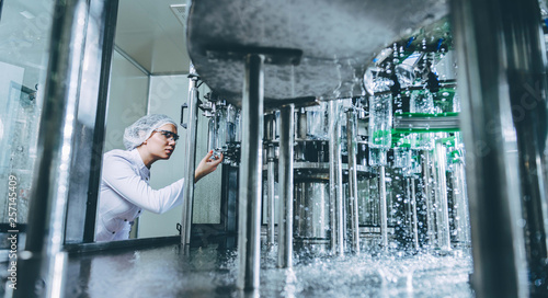 Konstfotografi Water bottling line for processing and bottling pure spring water