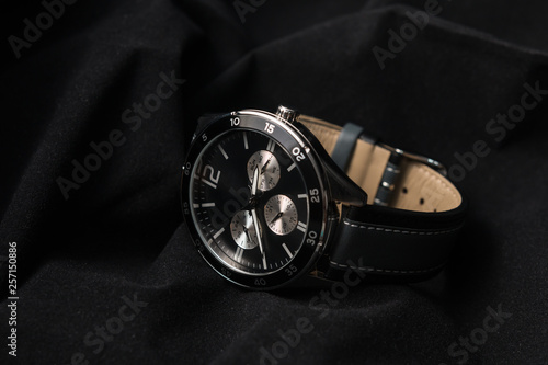 Watches - Luxury fashion watch with black dial