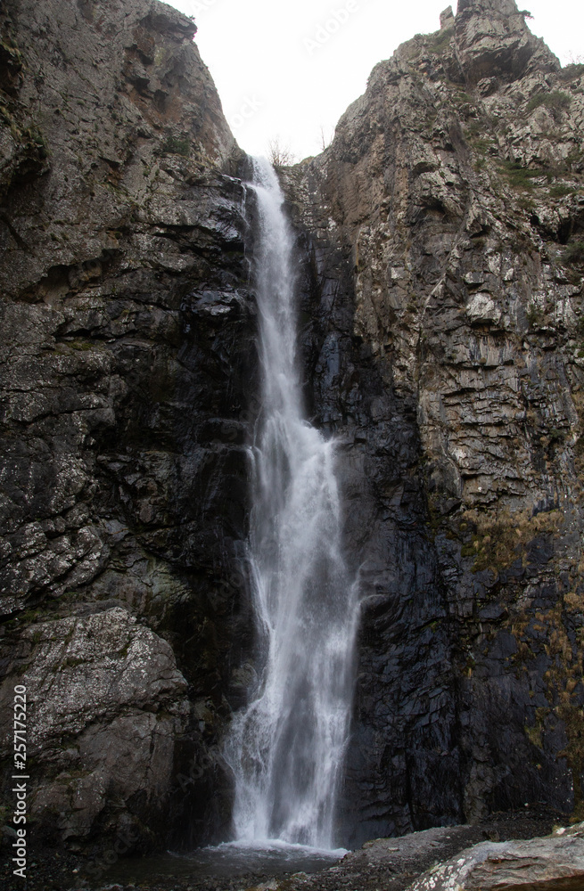 Obraz premium waterfall in the mountains
