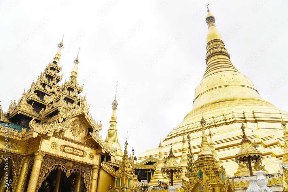 Fototapeta premium Shwedagon pagoda temple landmark in Myanmar