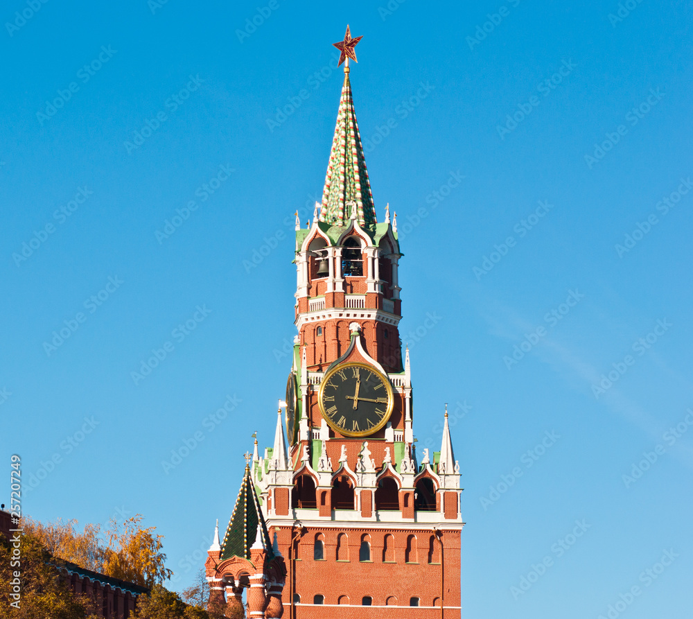 Fototapeta premium The Kremlin Clock (Kremlin Chimes). Spasskaya Tower. Sunny autumn day. Moscow. Russia