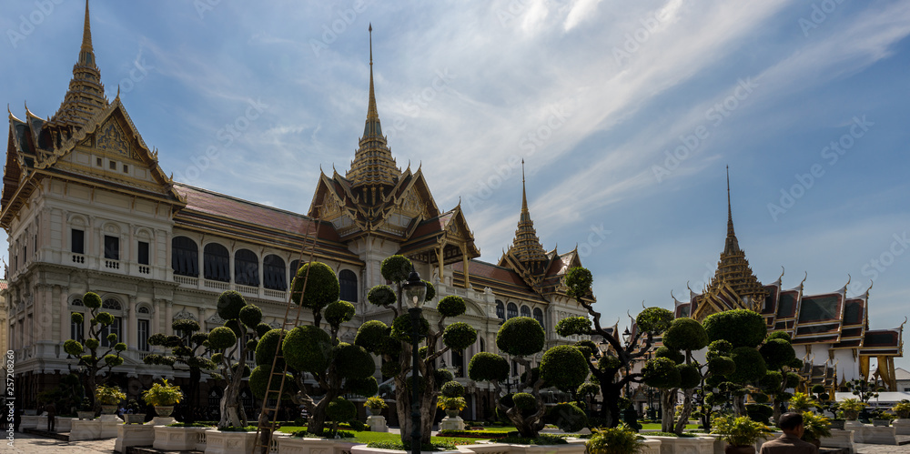 Fototapeta premium Temple in Bangkok, Thailand with beautiful sky