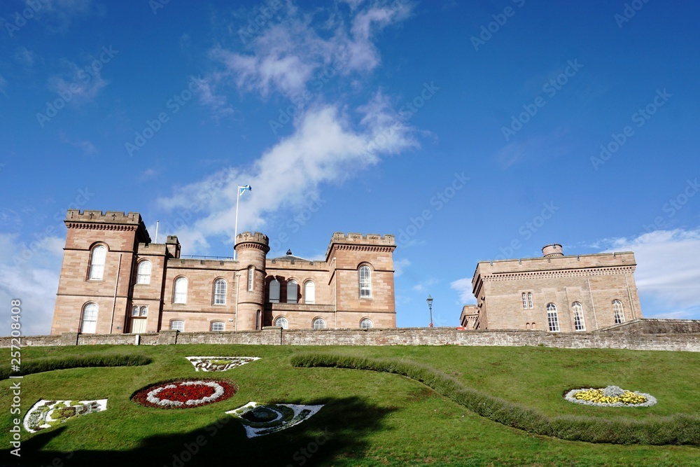Fototapeta premium Inverness Castle, Scotland. The castle was built of red sandstone in 1836. Today, it houses Inverness Sheriff Court