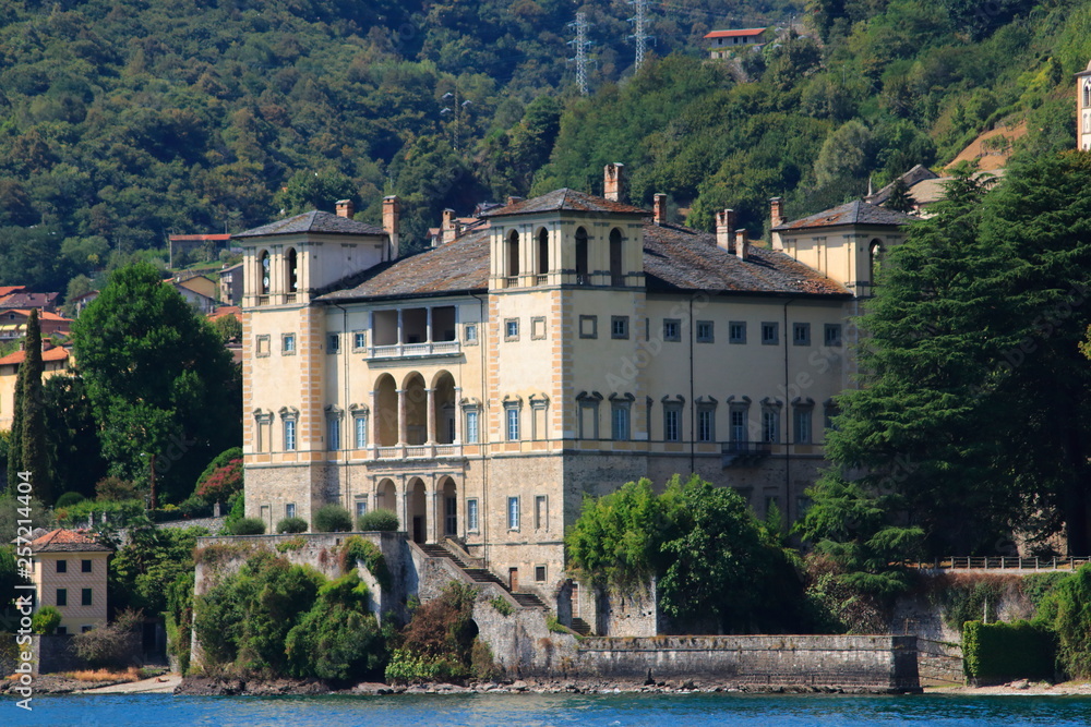 Blick auf den Palast Palazzo Gallio Gravedona am Comer See in Italien