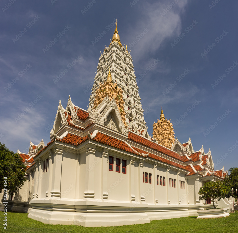 Fototapeta premium Temple at Pattaya Thailand with beautiful sky