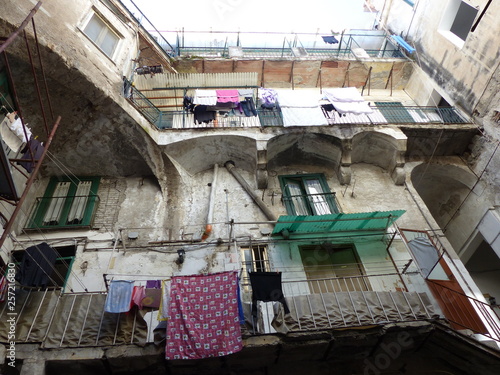 Facciata di una casa popolare del centro storico di Salerno in Italia. photo