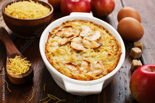 Noodles casserole with apples