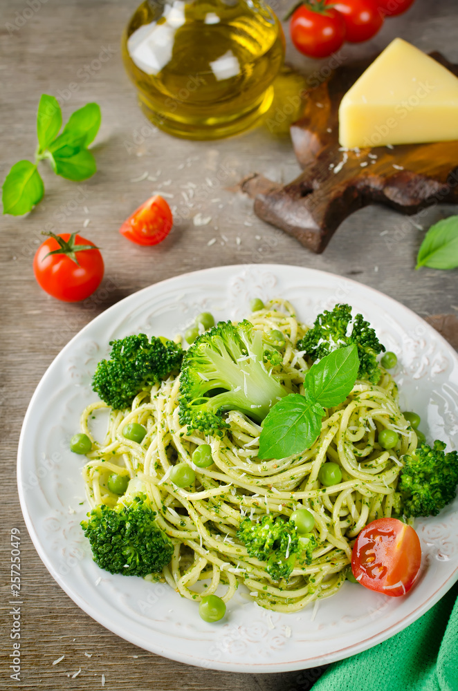 Spaghetti with green peas and basil pesto Spaghetti with green peas and basil pesto