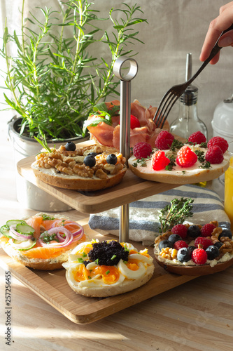 Bagel Etagere 