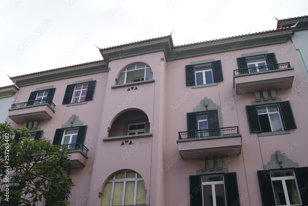 Obraz premium BATIMENT MODERNE.MADERE