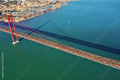 Lissabon Luftbilder - Luftaufnahmen von Lissabon: Ponte 25 de Abril, Castelo de São Jorge, Igreja de Santa Engrácia, Commerce Square und weitere Sehenswürdigkeiten