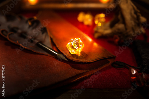 dice yellow 
