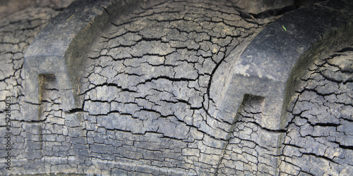 Poröser Traktorreifen