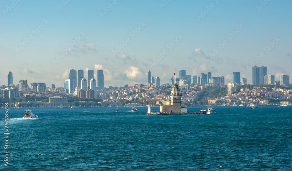 Fototapeta premium Maiden's Tower in istanbul, Turkey (KIZ KULESI - USKUDAR)