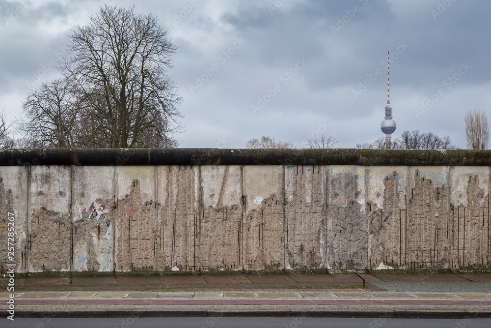 Wall Memorial Background