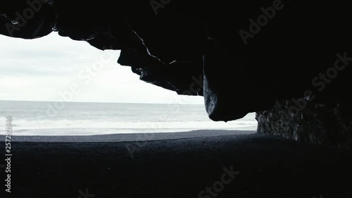 Cueva de basalto Hálsanefshellir