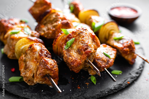 Papier peint Grilled meat skewers, shish kebab on black background