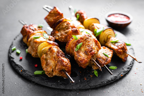 фотографія Grilled meat skewers, shish kebab on black background