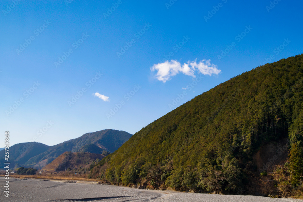 三角の山々 三角の山々