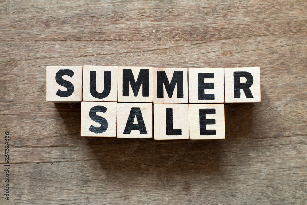 Fototapeta premium Letter block in word summer sale on wood background