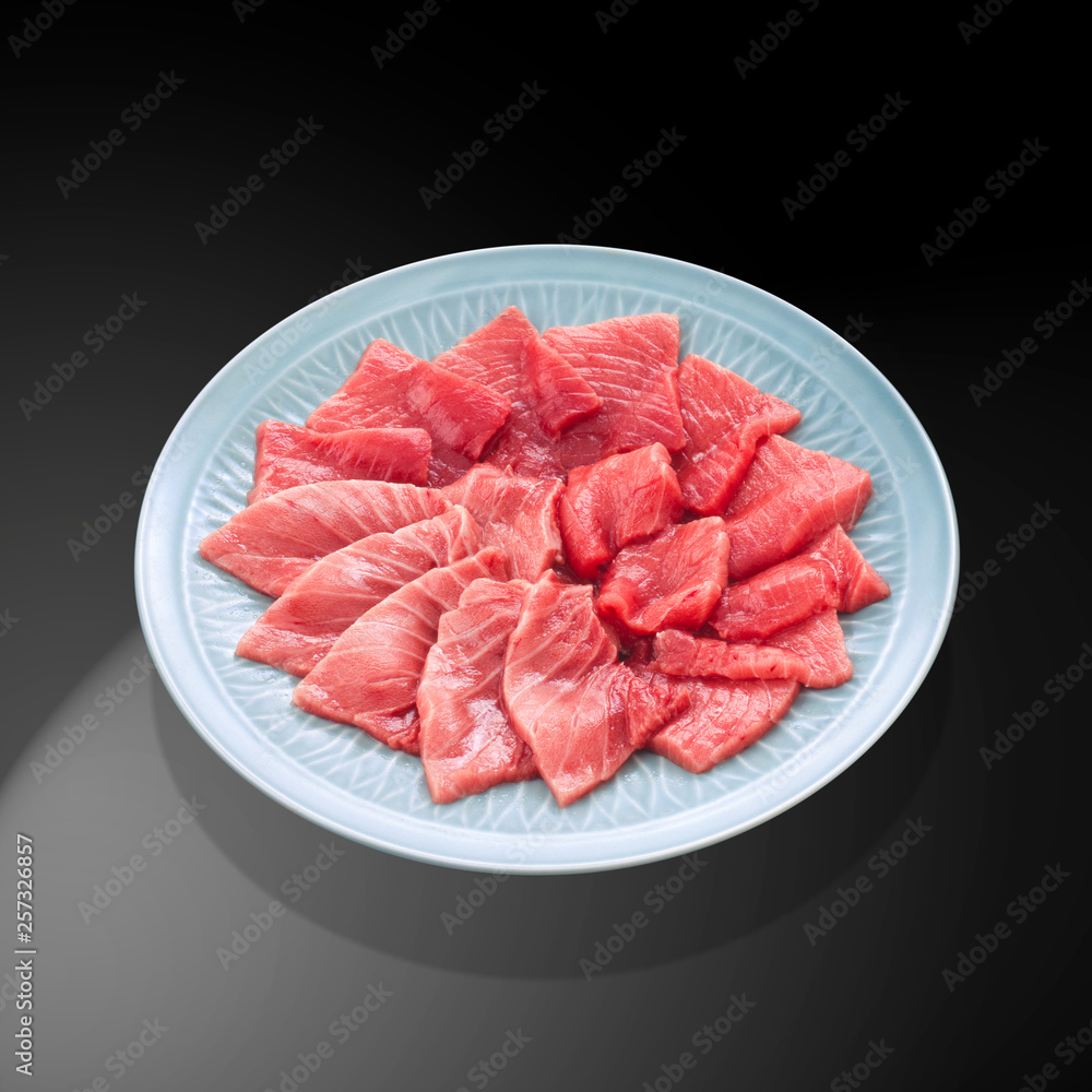 本マグロ-トロ-黒バック-皿盛り-切身