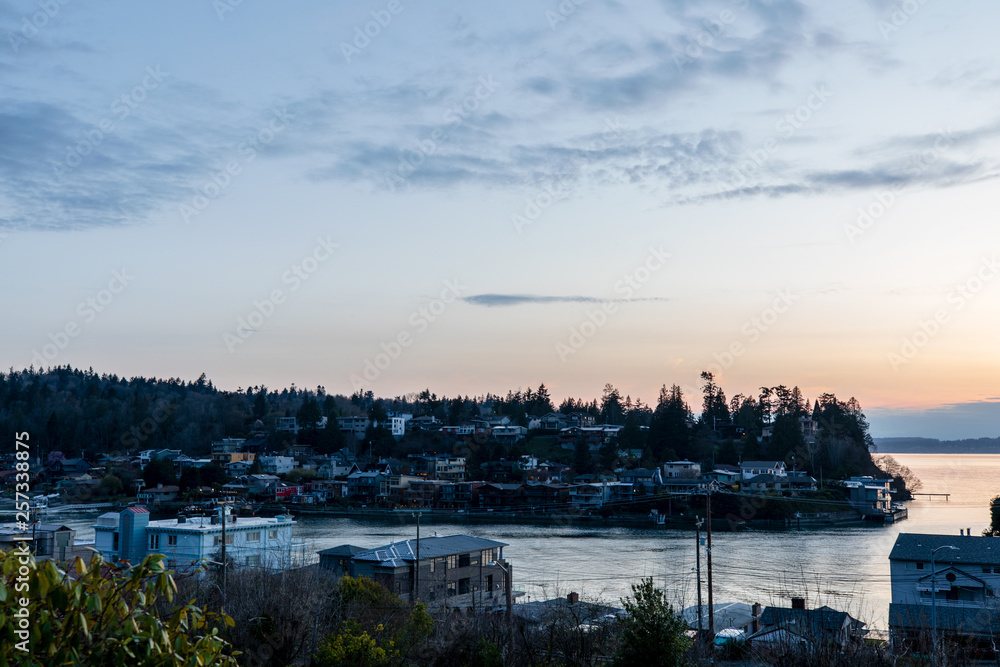 Naklejka premium Beautiful View from Sunset Hill in Seattle at Sunset in Spring