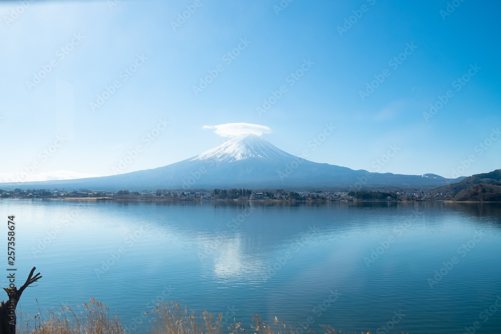 Fuji mountain and Kawaguchiko lake with cloud and blue sky day 