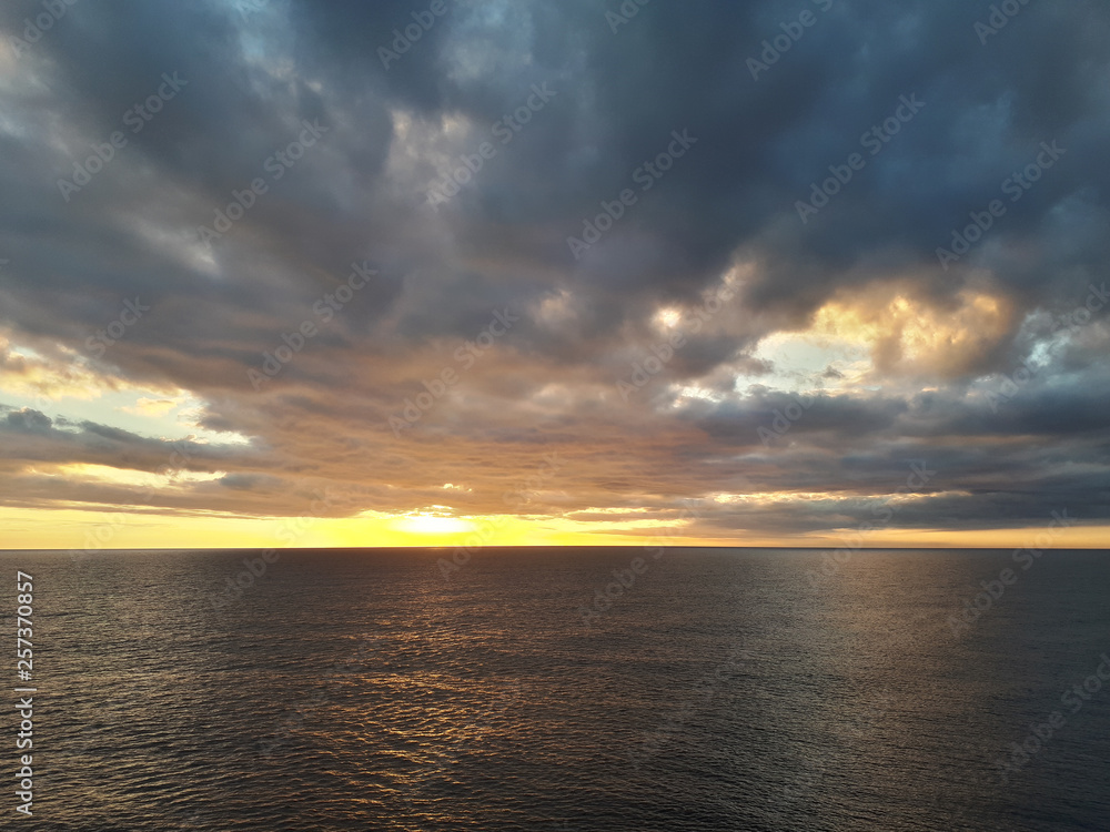 Obraz premium Sunset in Atlantic ocean