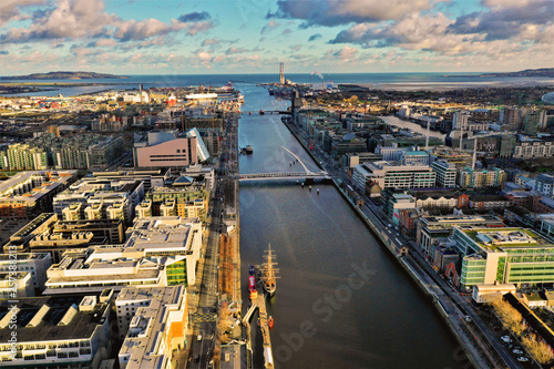 Wall Mural Dublin - Luftbilder von Dublin mit DJI Mavic 2 Drohne fotografiert aus ca