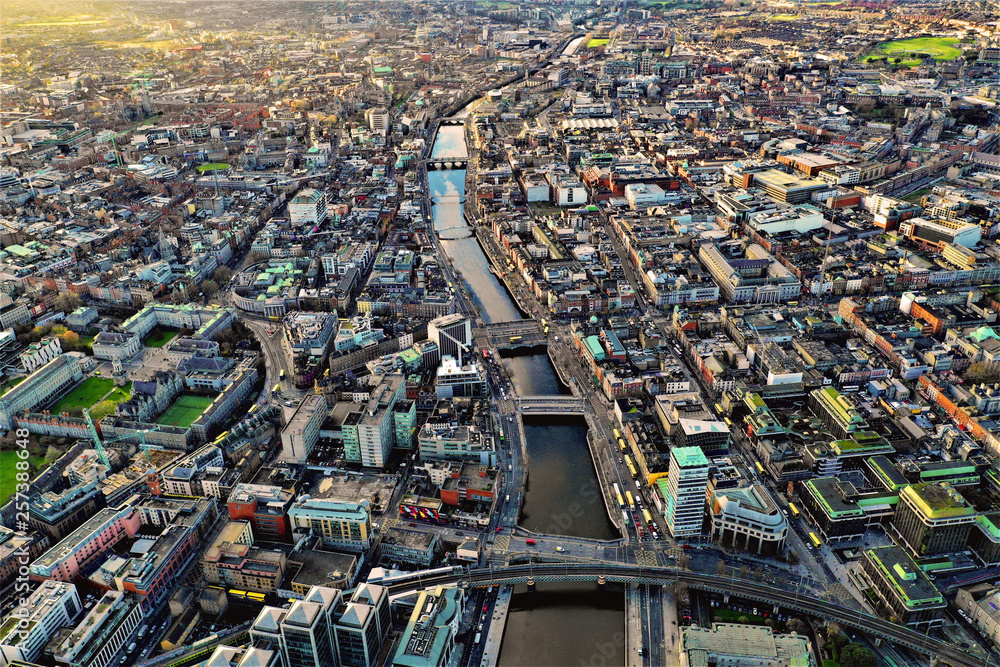 Fototapeta premium Dublin - Zdjęcia lotnicze Dublina dronem DJI Mavic 2 z wysokości ok. 100 metrów